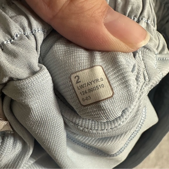 Lululemon Hotty Hot HR 2.5" Shorts - Picture 2 of 4